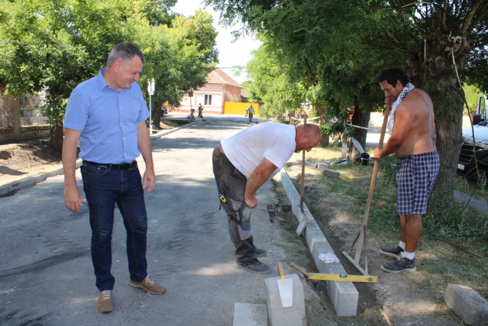 Abonyi alvállalkozó bevonásával építi az utakat a Bitunova
