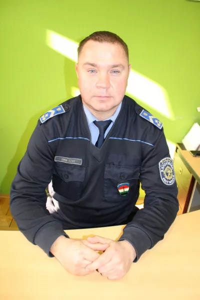 Szolgál és véd