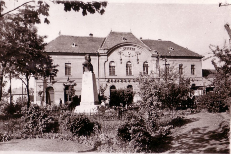 Kossuth uradalmi fogadó épülete