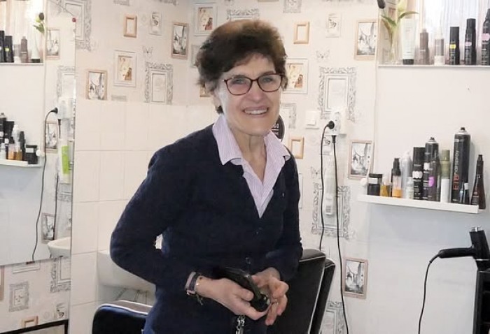 Újabb gyógyászati eszköz érkezett Abonyba a Jótékonysági Fodrászatnak köszönhetően 💝