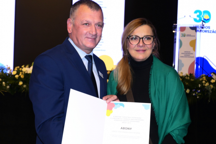 Virágos Abonyért Program a virágzó városért