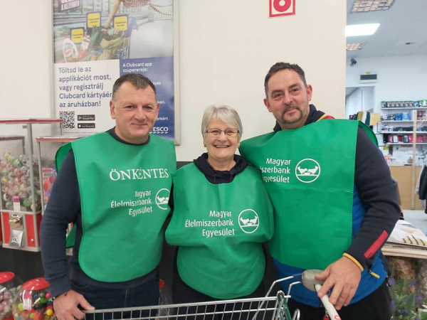 Köszönet az adománygyűjtő önkénteseknek