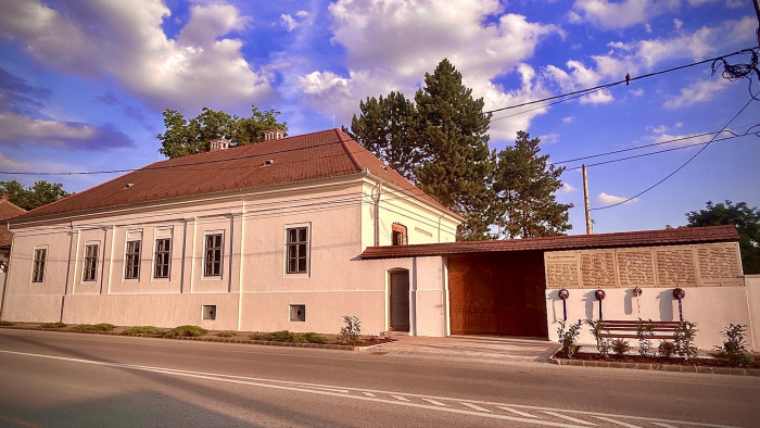 Emléktábla őrzi a Holokauszt abonyi áldozatainak emlékét