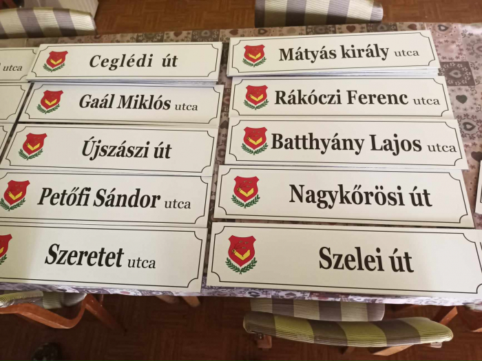Kezdődik az utcanévtáblák pótlása