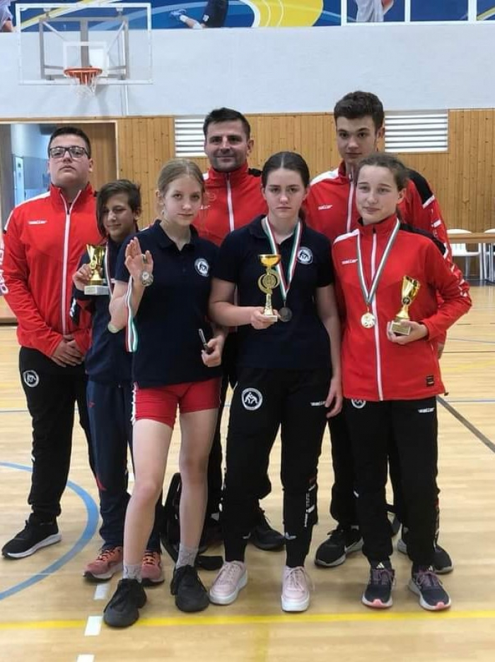 Csillogó érmeket szereztek birkózóink