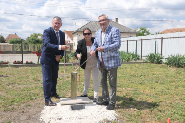 Ünnepélyes keretek közt tették le az új bölcsőde alapkövét