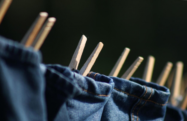 Hogyan tüntetheted el a makacs fű- és sárfoltokat a ruhákról?