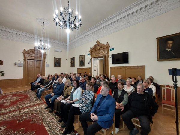 Abonyban a „Kamara”