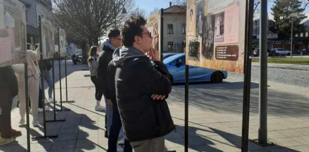 Nagyszüleink öröksége – Szabadtéri fotókiállítás nyílt a művelődési ház előtt