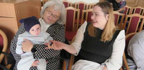 Éljenek az abonyi babák, Isten éltesse őket erőben és egészségben, szeretetben