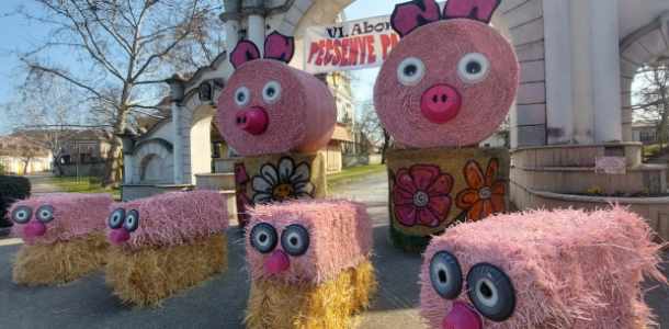 Megérkeztek a Pecsenye Parádé malackái a Városkapu elé 🥰🐽🐷🐽🐷