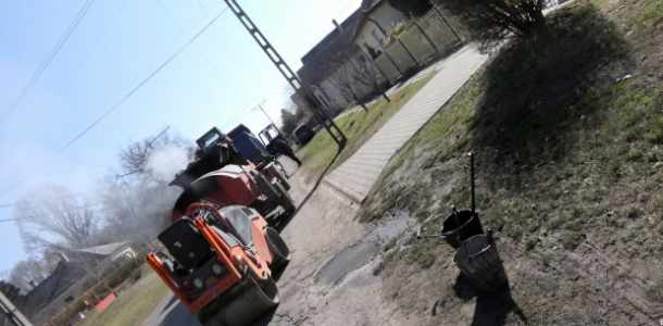 Megkezdődtek a kátyúzások Abonyban