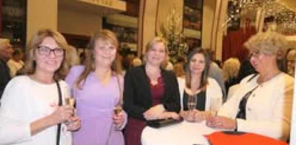 Ünnepi képviselő- testületi ülés képekben Ünnepi képviselő- testületi ülés képekben